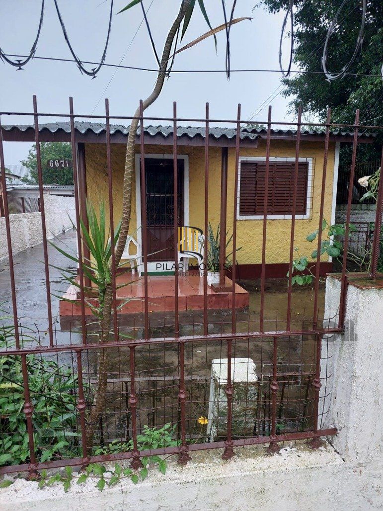 Casa 2 dormitórios no bairro Hípica