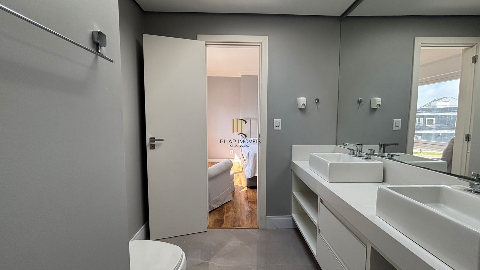 Casa 3 dormitórios no bairro Hípica