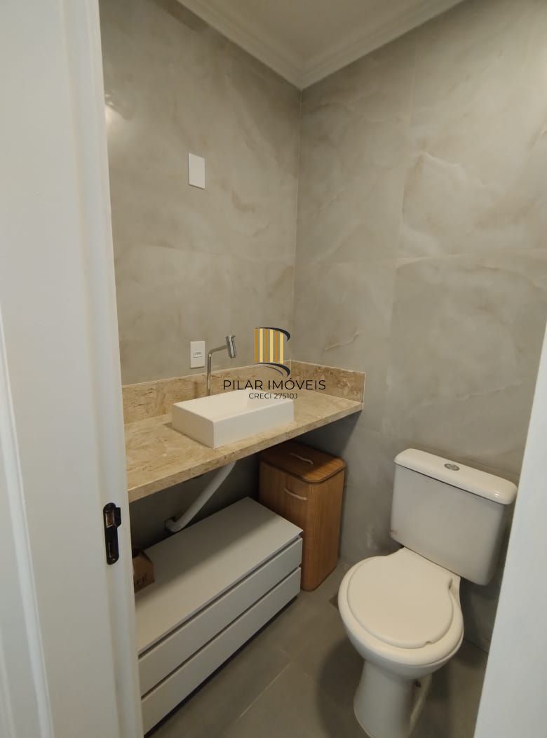 Casa 3 dormitórios no bairro Hípica