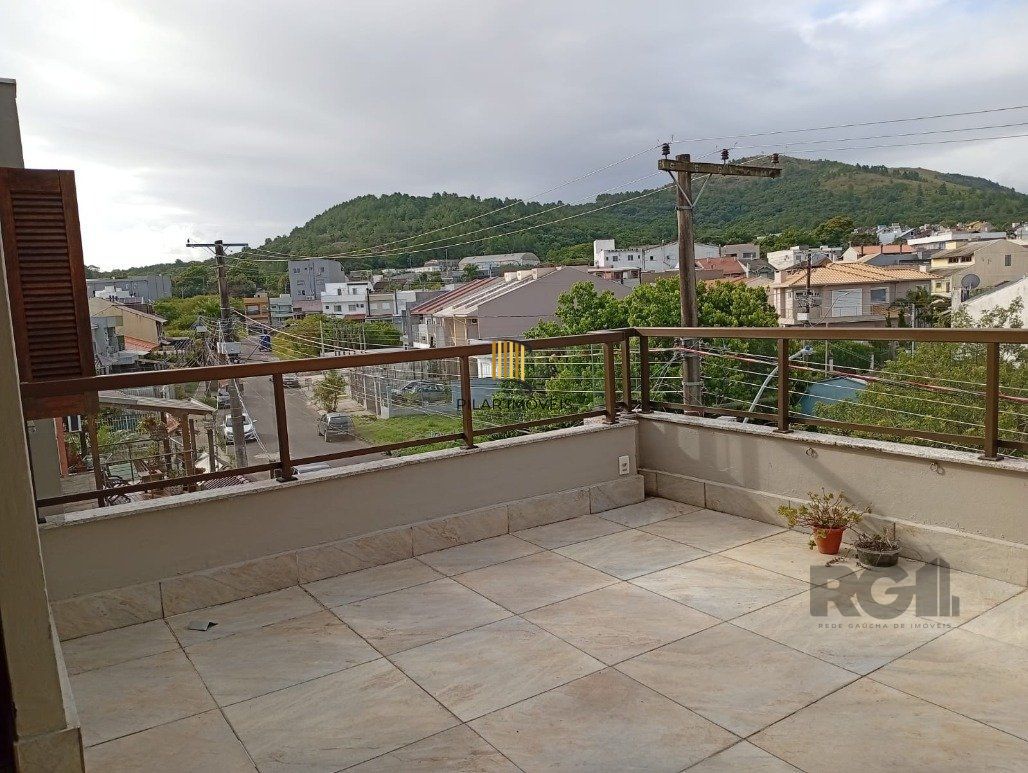 Casa 2 dormitórios no bairro Hípica