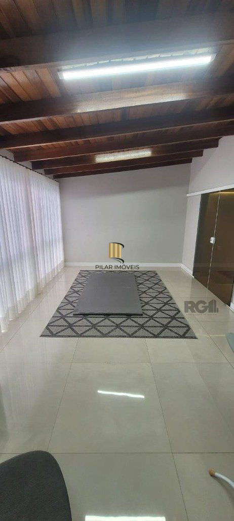 Sobrado 4 dormitórios no bairro Nossa Senhora das Graças