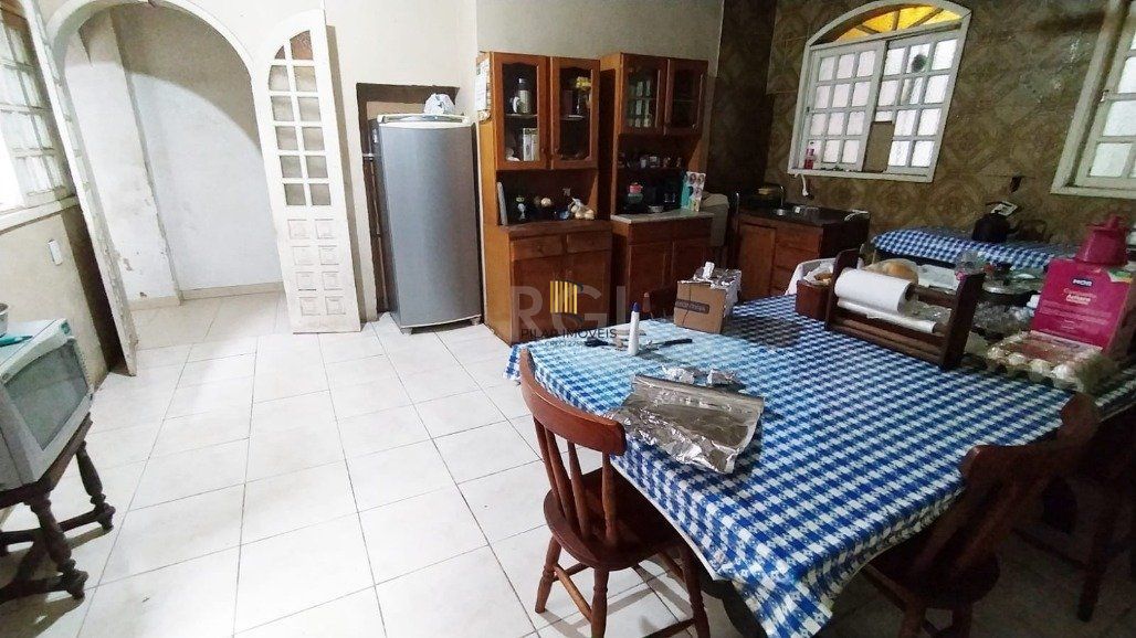 Casa 3 Dormitório(s) Bairro Guarujá