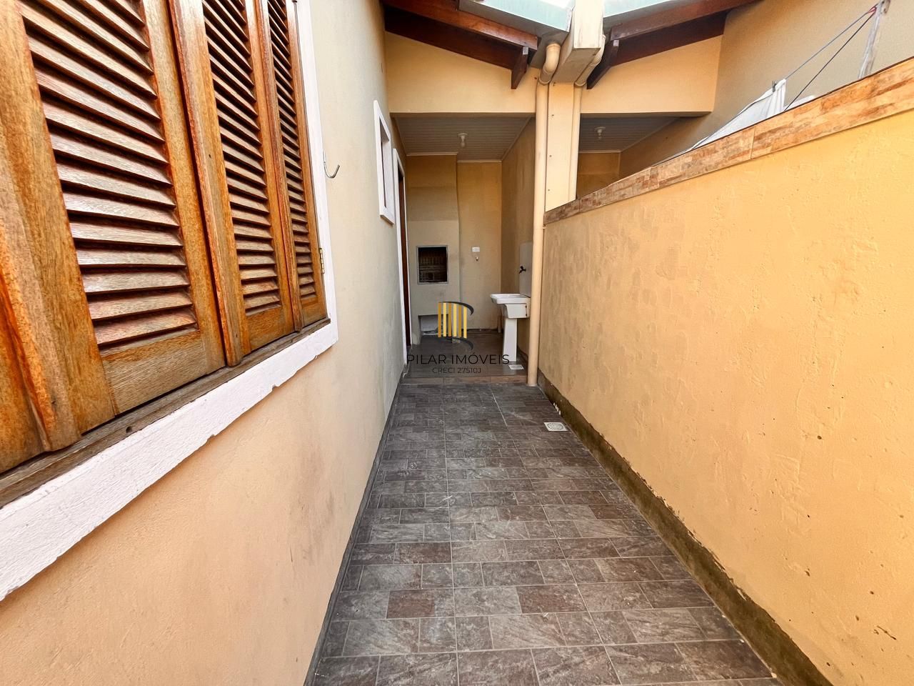 Casa 2 dormitórios no bairro Hípica