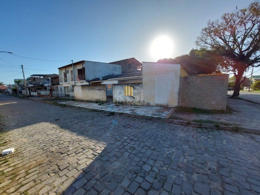 Casa para Venda - 130m², 4 dormitórios, 1 vaga - Restinga