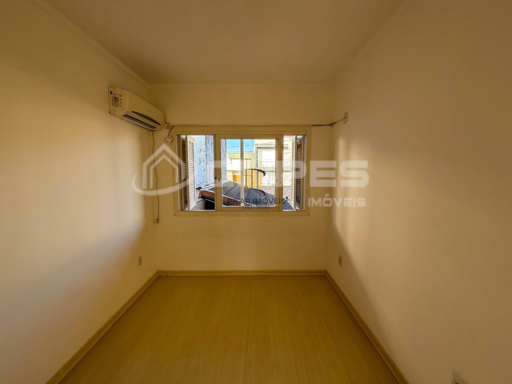 Sobrado para Venda - 140m², 3 dormitórios, sendo 1 suites, 2 vagas - Hípica