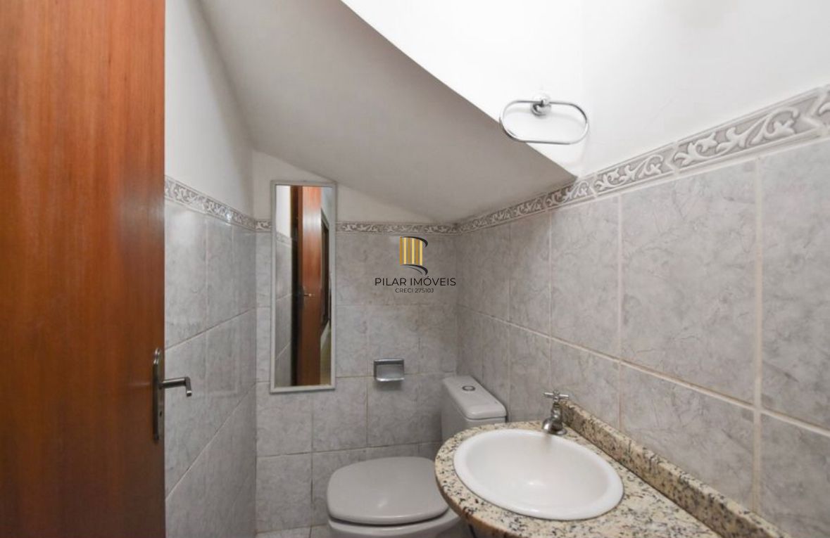 Casa 3 dormitórios no bairro Guarujá