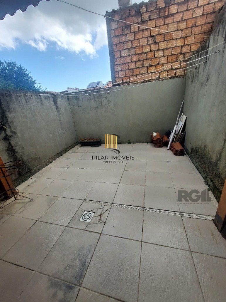 Casa 2 dormitórios no bairro Hípica