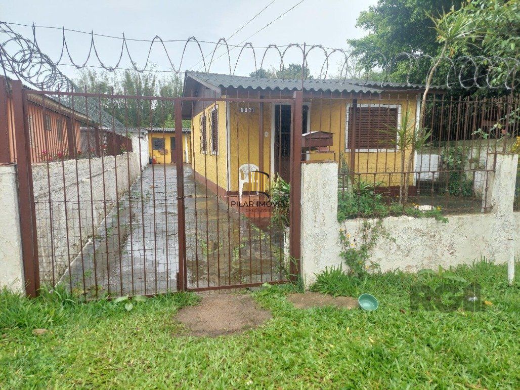 Casa 2 dormitórios no bairro Hípica