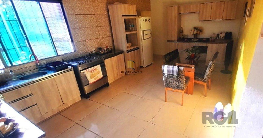 Casa 6 dormitórios no bairro Restinga