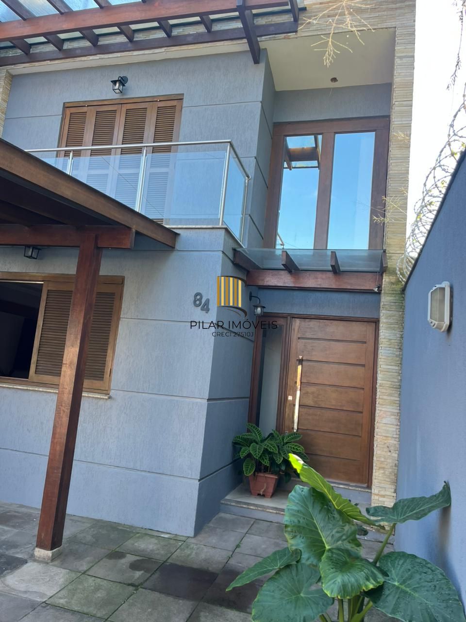 Sobrado triplex com piscina no Loteamento Nova Ipanema