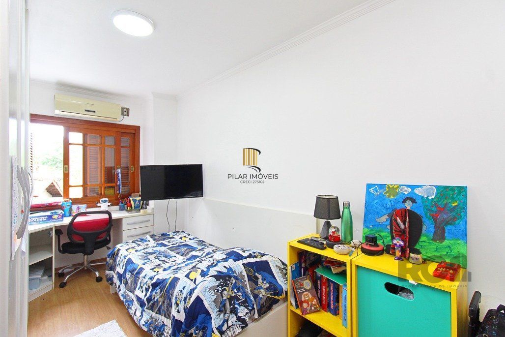 Sobrado para Venda - 218m², 4 dormitórios, sendo 3 suites, 2 vagas - Ipanema