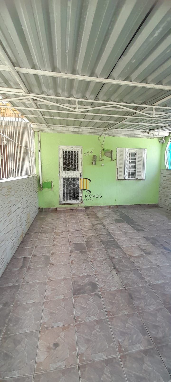 Casa 2 dormitórios no bairro Hípica