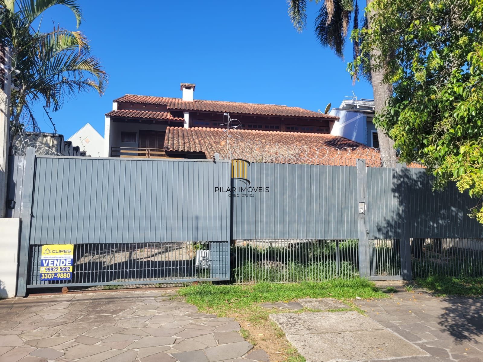 Casa 4 dormitórios no bairro Camaquã