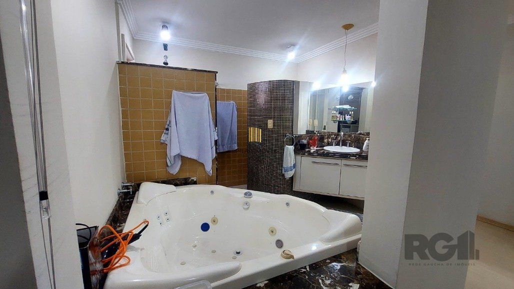 Casa 4 dormitórios no bairro Espírito Santo