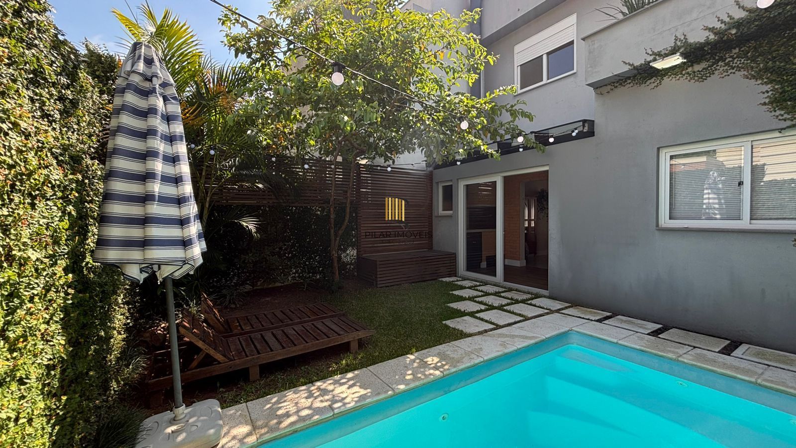 Casa 3 dormitórios no bairro Hípica