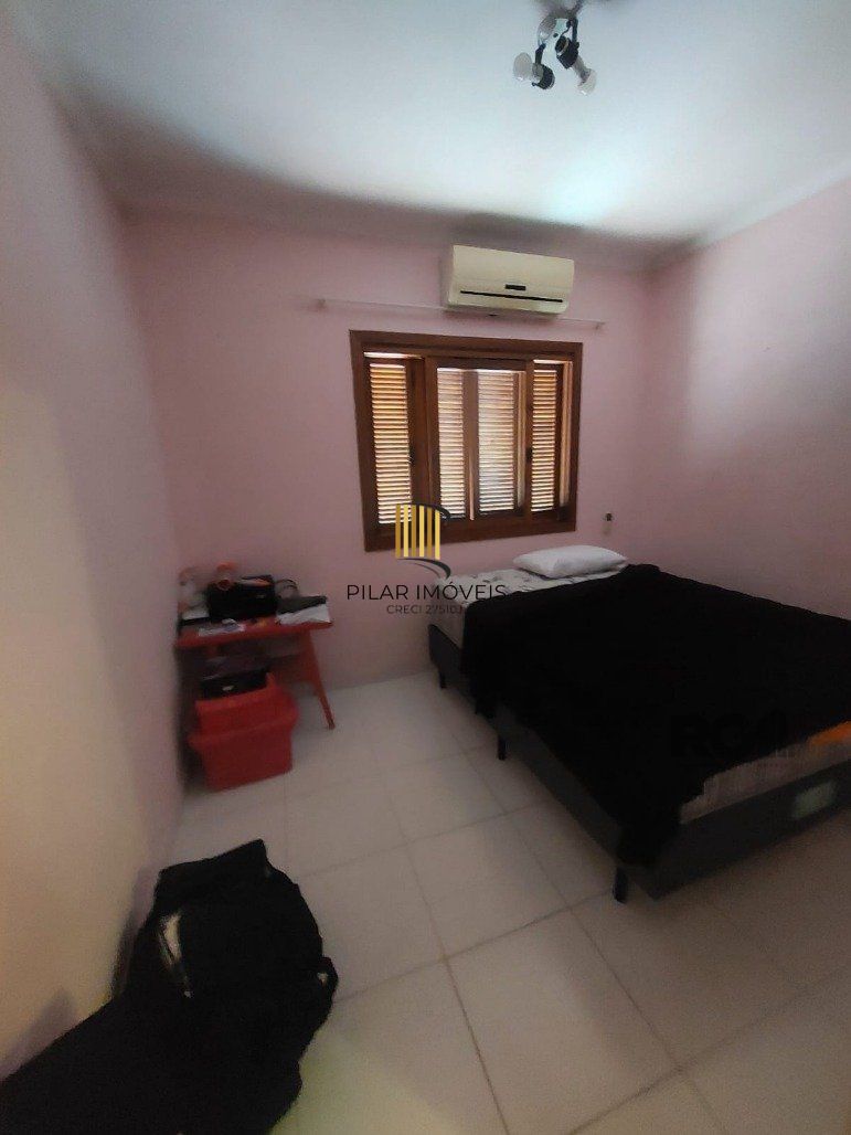 Casa 2 dormitórios no bairro Hípica