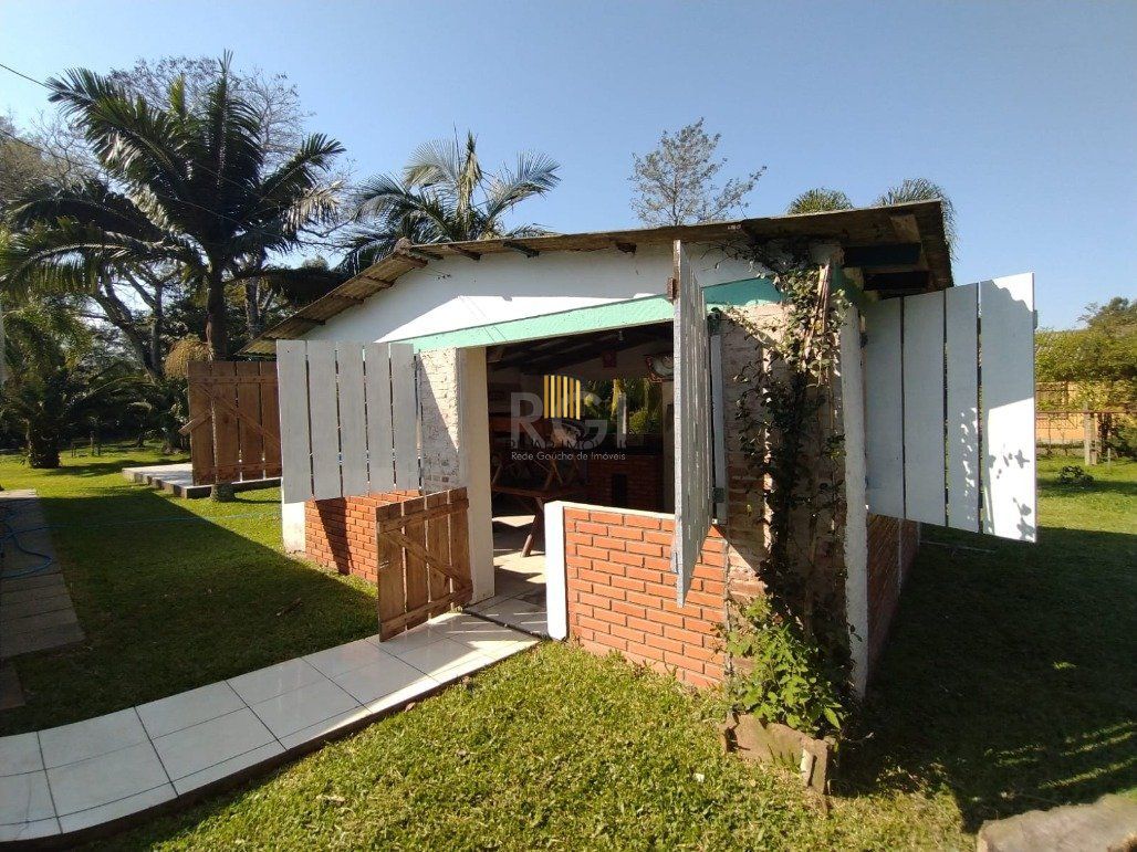 Sítio para Venda - 245m², 4 dormitórios, 10 vagas - Lami