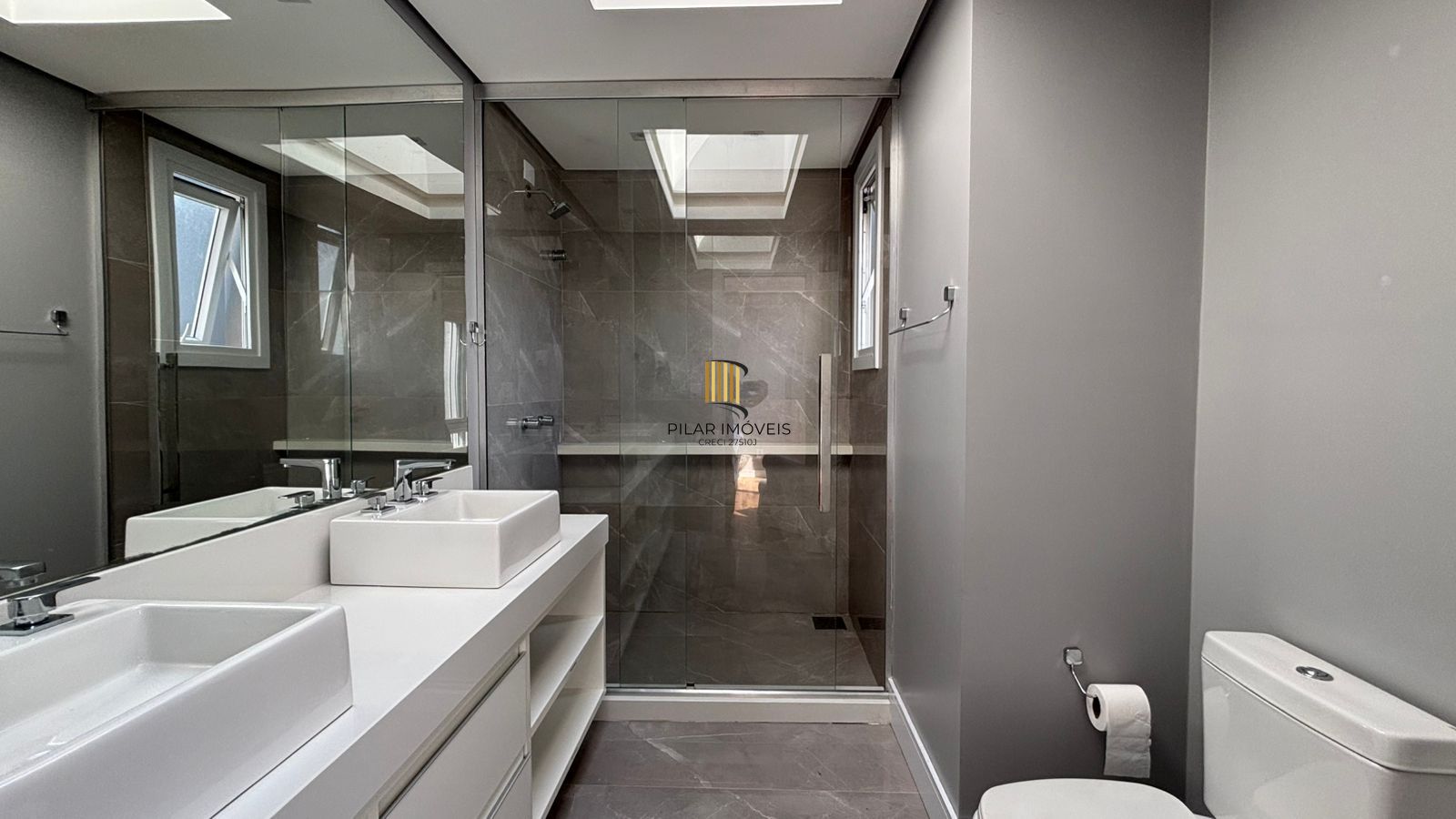 Casa 3 dormitórios no bairro Hípica