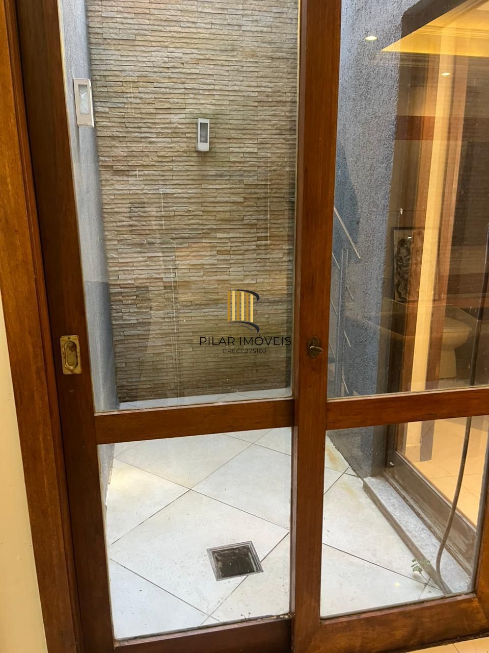 Sobrado triplex com piscina no Loteamento Nova Ipanema
