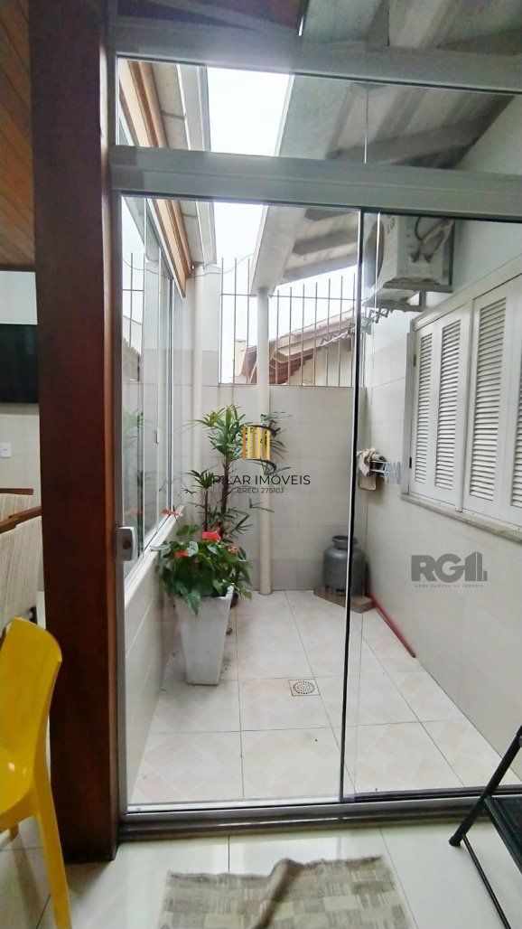 Casa 2 dormitórios no bairro Hípica