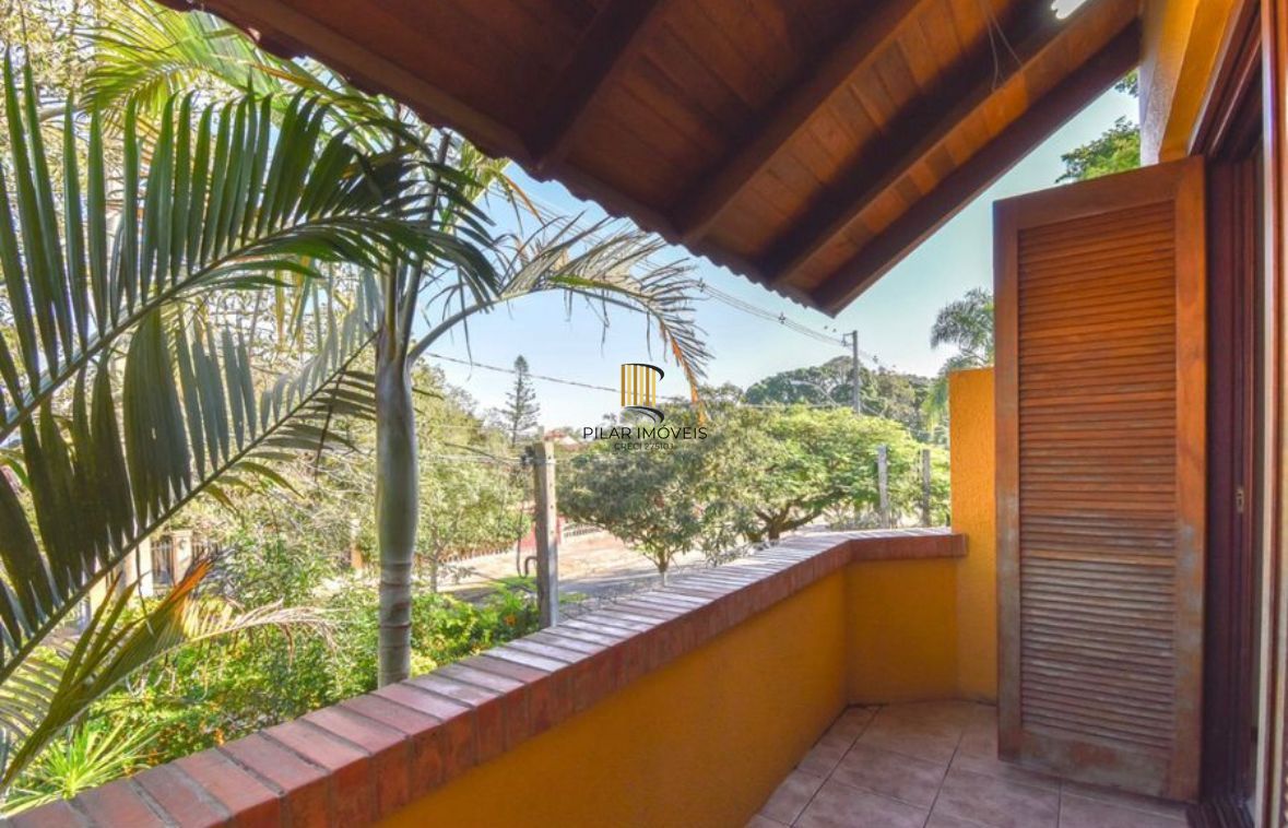 Casa 3 dormitórios no bairro Guarujá