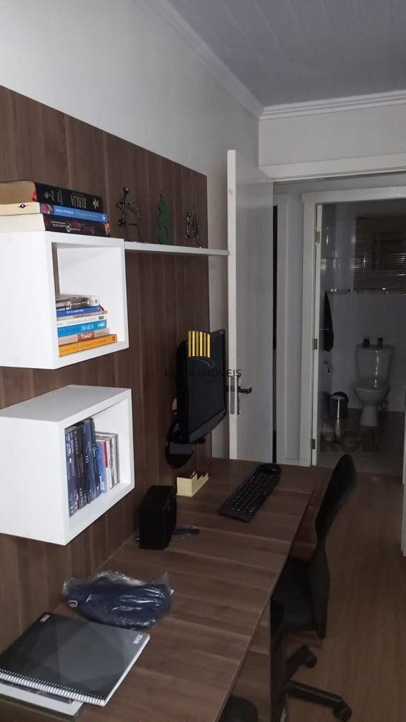 Casa 4 Dormitório(s) Bairro Hípica