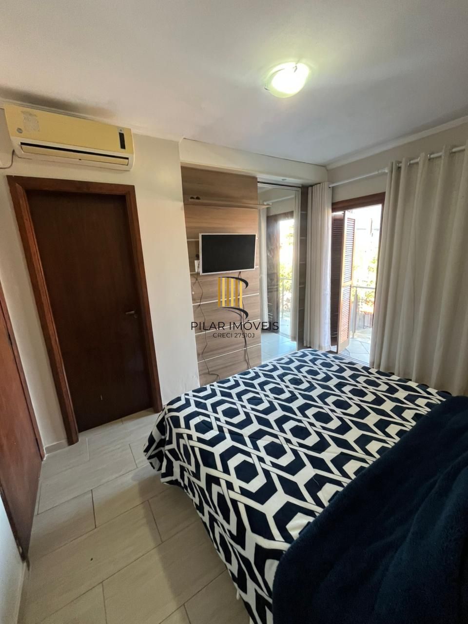 Sobrado triplex com piscina no Loteamento Nova Ipanema