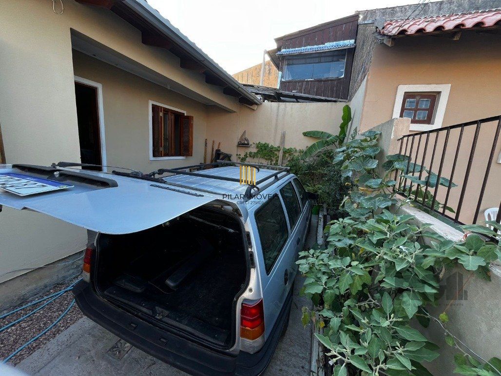 Casa 3 dormitórios no bairro Hípica