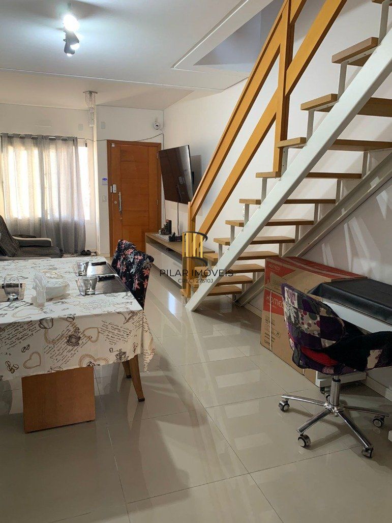 Casa 2 dormitórios no bairro Hípica