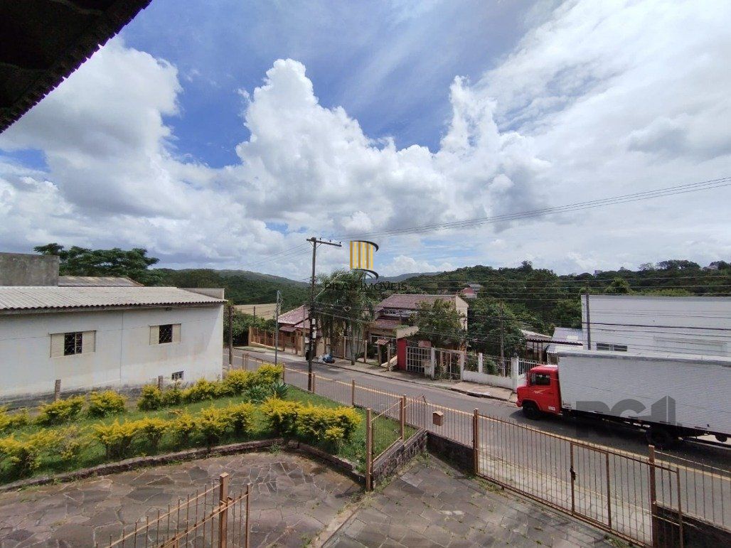 Casa 3 Dormitório(s) Bairro Lomba do Pinheiro