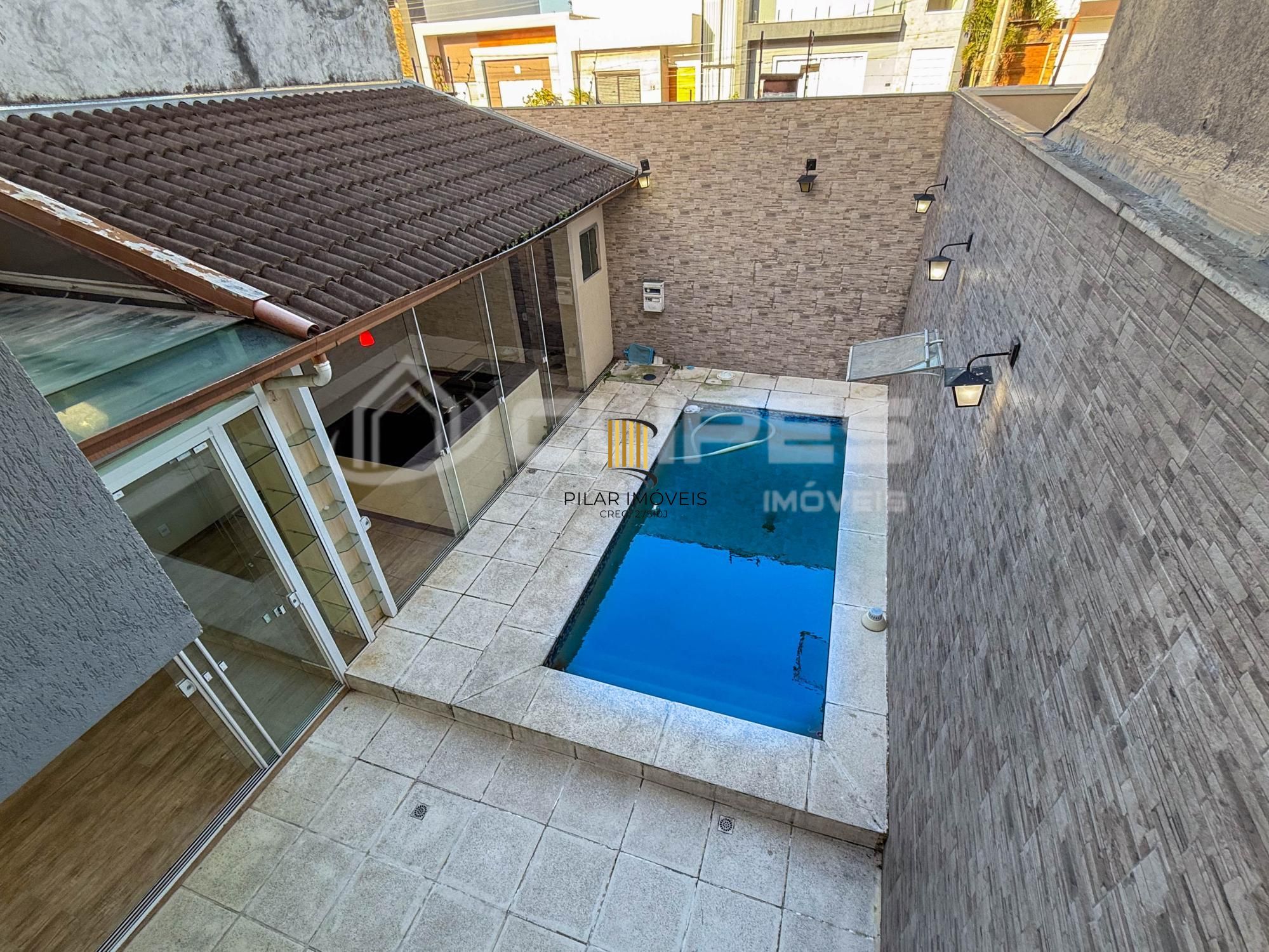 Sobrado para Venda - 140m², 3 dormitórios, sendo 1 suites, 2 vagas - Hípica