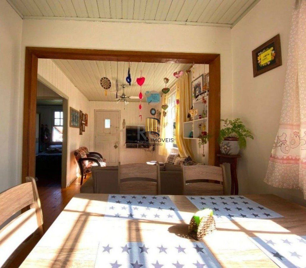 Casa para Venda - 97m², 2 dormitórios, 3 vagas - Belém Novo