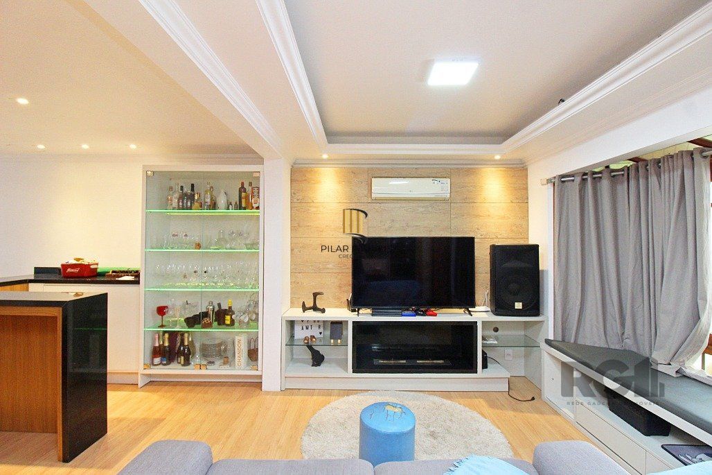 Sobrado para Venda - 218m², 4 dormitórios, sendo 3 suites, 2 vagas - Ipanema