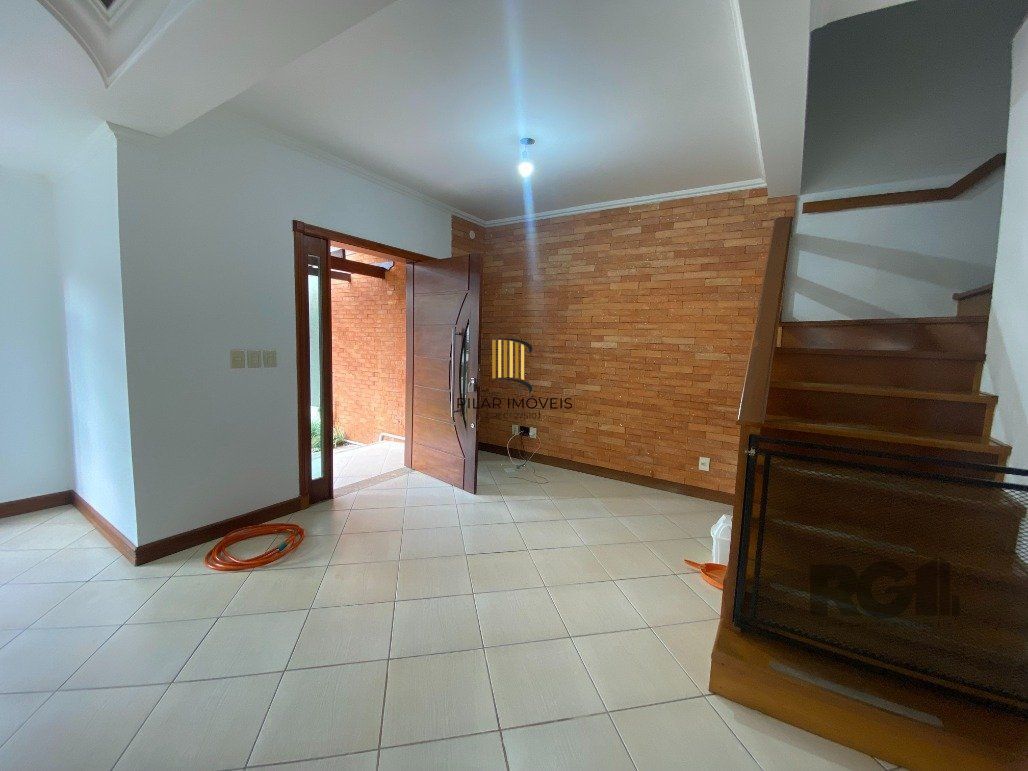 Casa 3 dormitórios no bairro Hípica