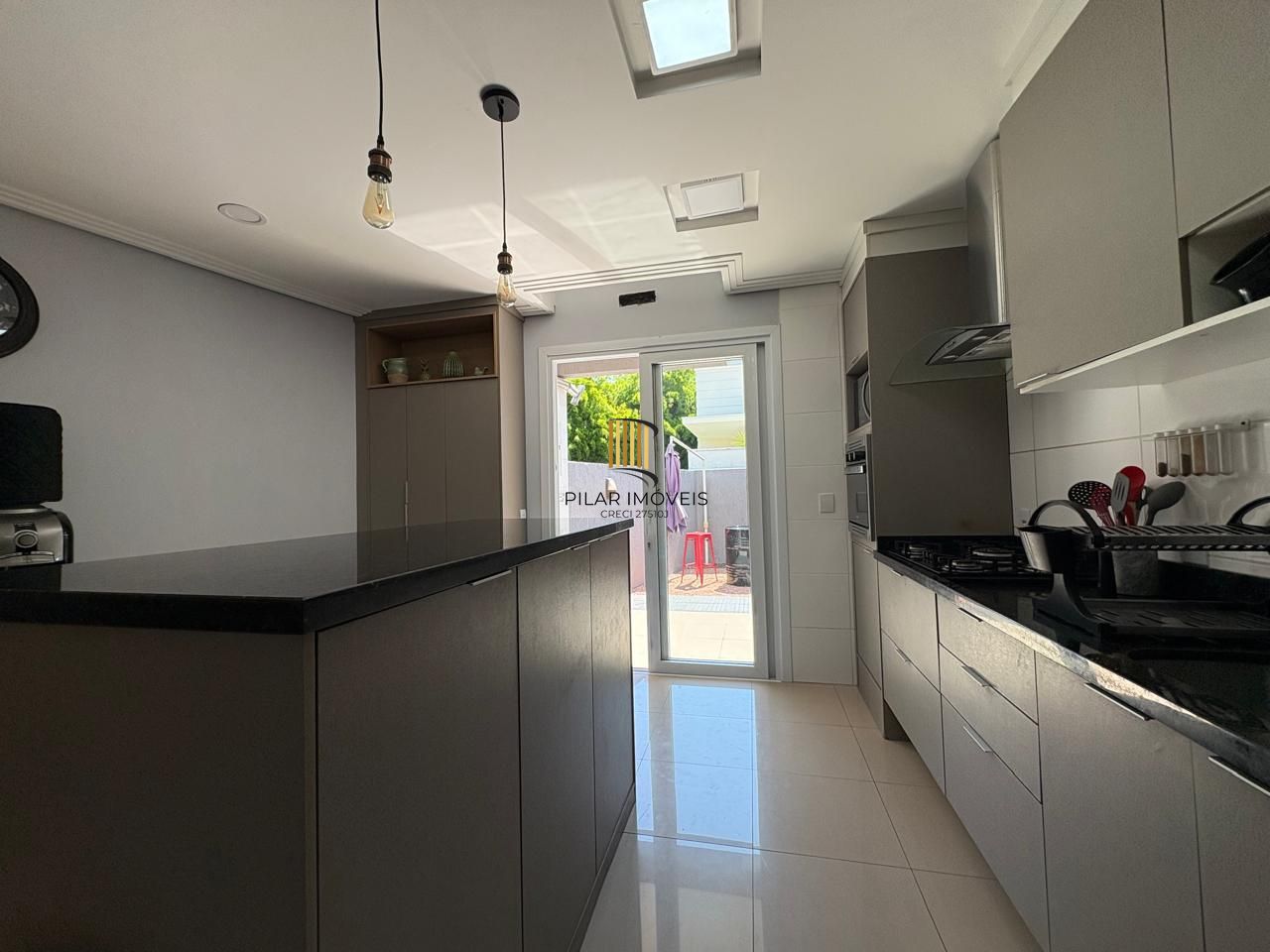 Casa 3 dormitórios no bairro Hípica