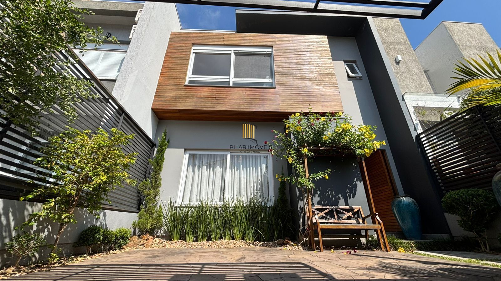 Casa 3 dormitórios no bairro Hípica