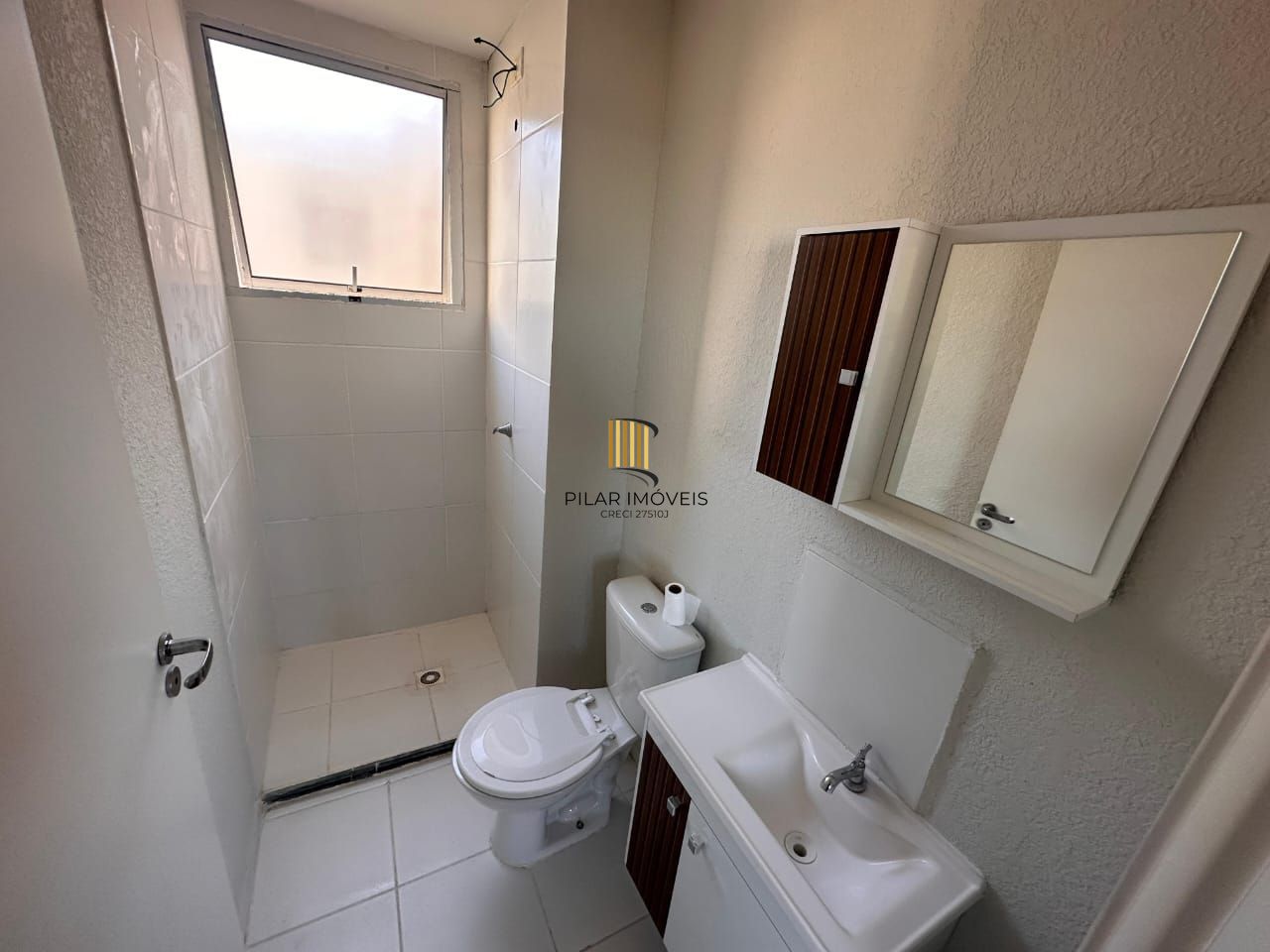 Lindo Apartamento Semi-Mobiliado.