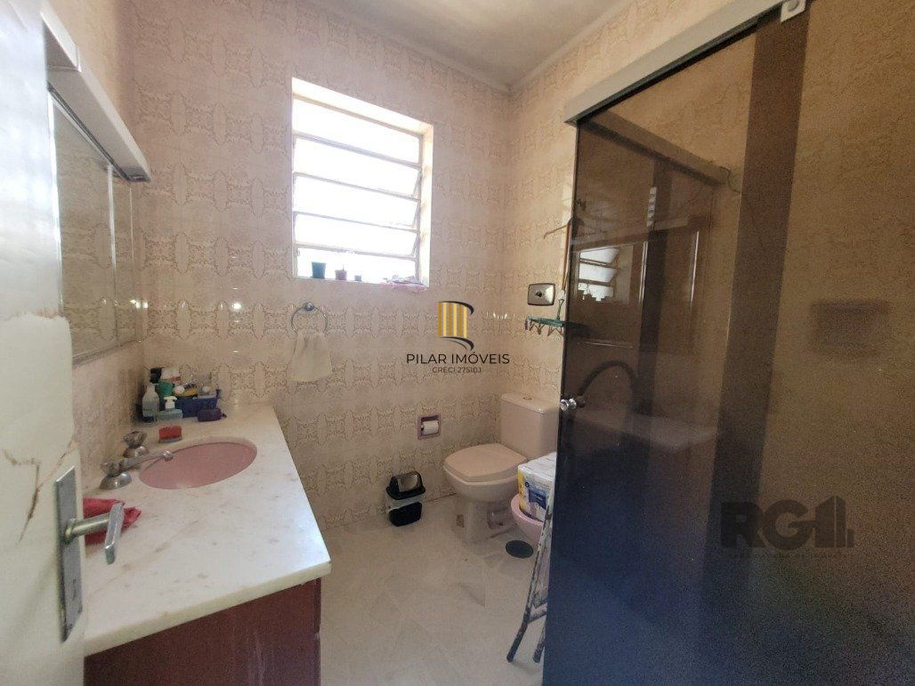 Casa 8 dormitórios no bairro Menino Deus