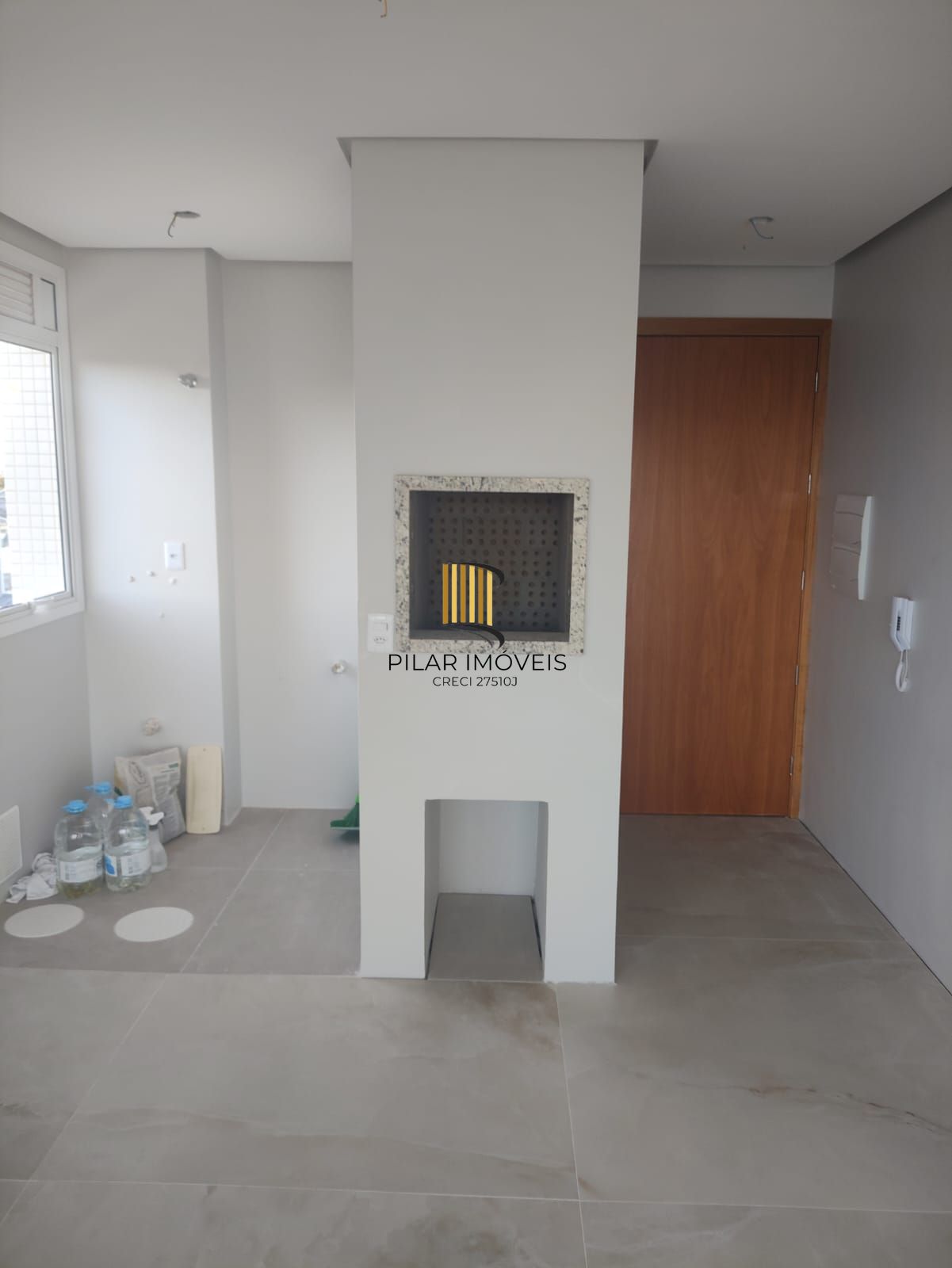 Apartamento 2 dormitórios com suíte e 2 vagas no Bairro Tristeza.