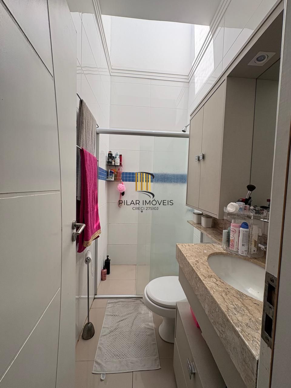 Casa 3 dormitórios no bairro Hípica