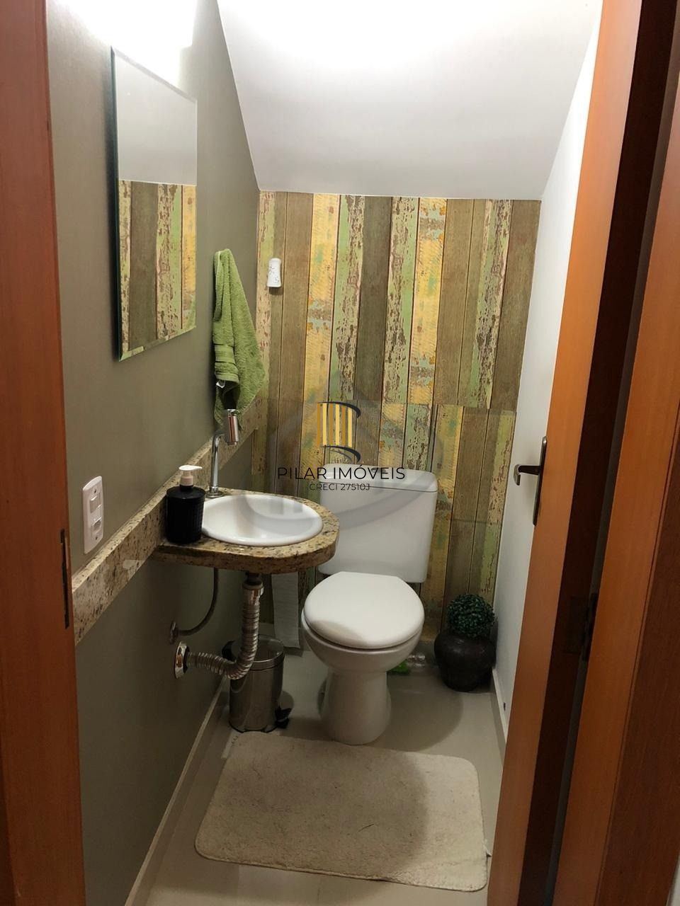 Sobrado para Venda - 138.15m², 3 dormitórios, sendo 1 suites, 2 vagas - Hípica