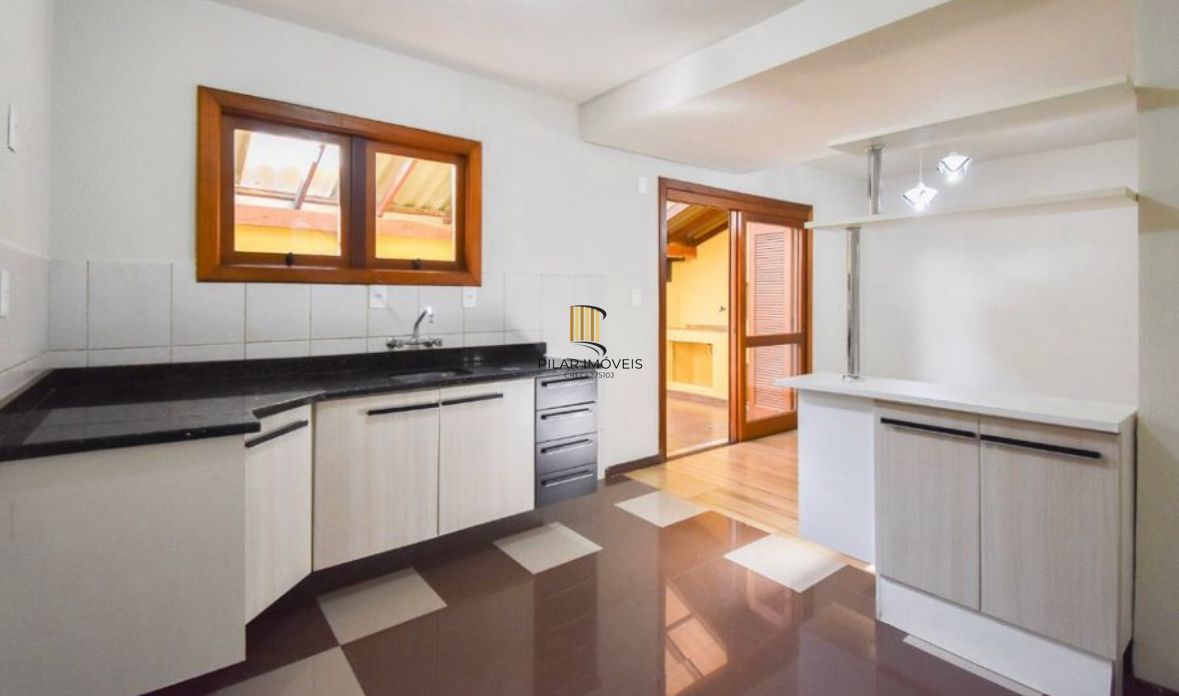 Casa 3 dormitórios no bairro Guarujá