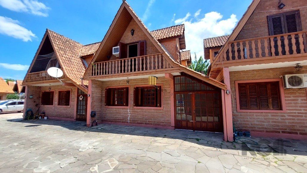 Casa de Condomínio 3 dormitórios no bairro Glória