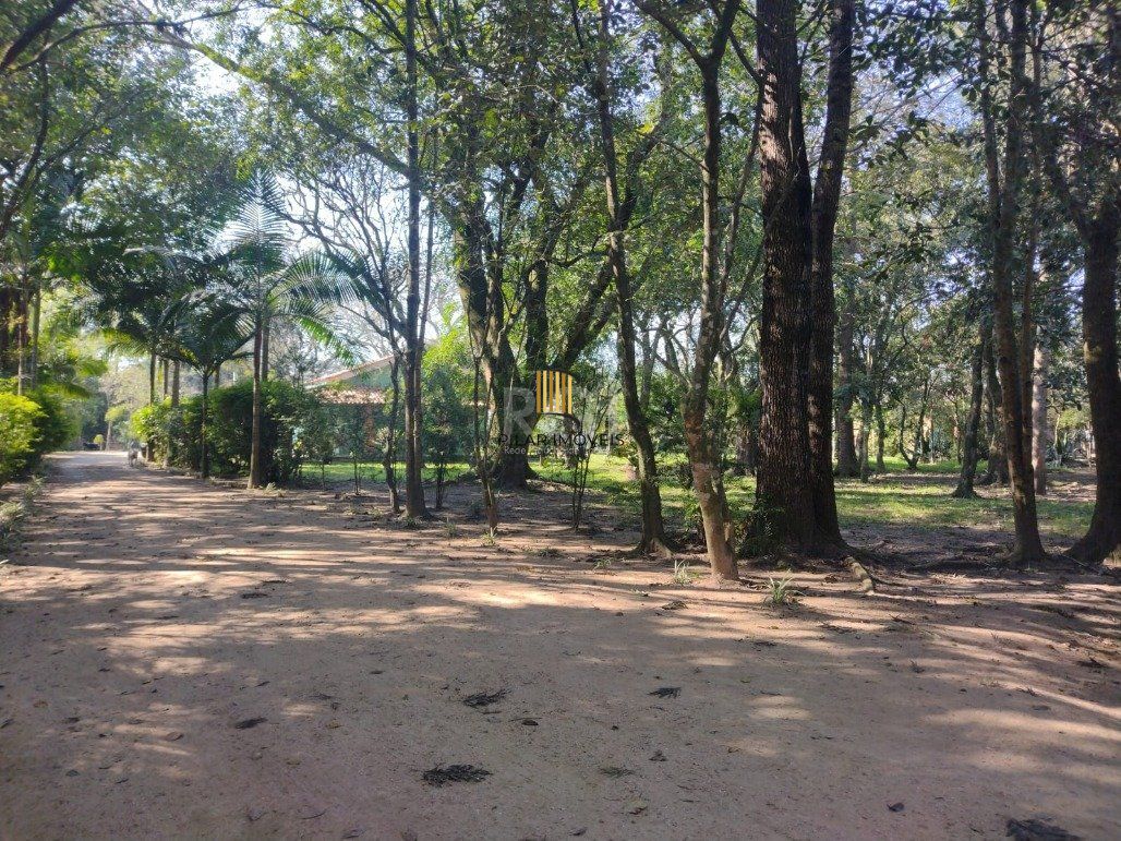 Sítio para Venda - 245m², 4 dormitórios, 10 vagas - Lami