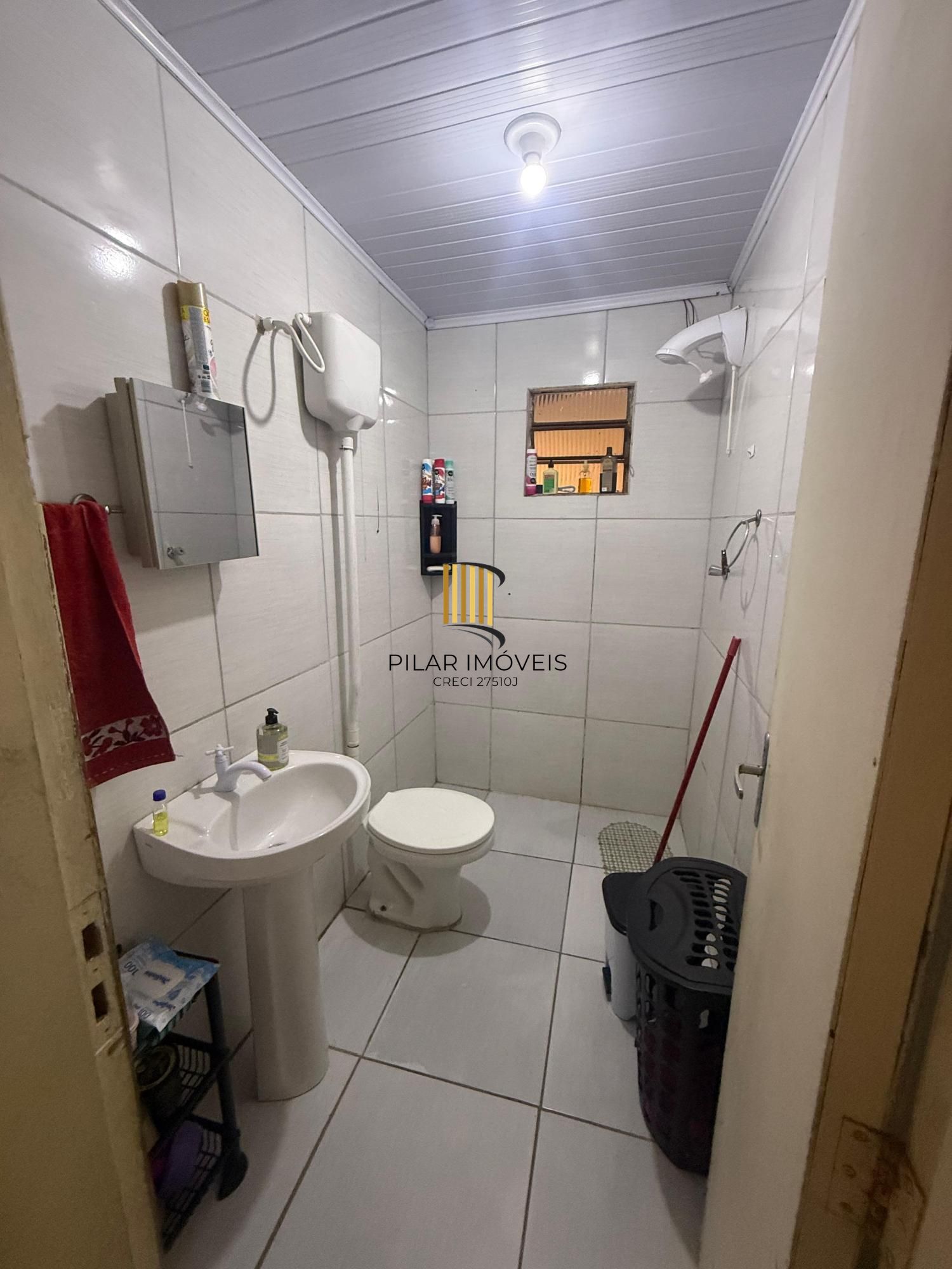 Casa 2 dormitórios no bairro Hípica
