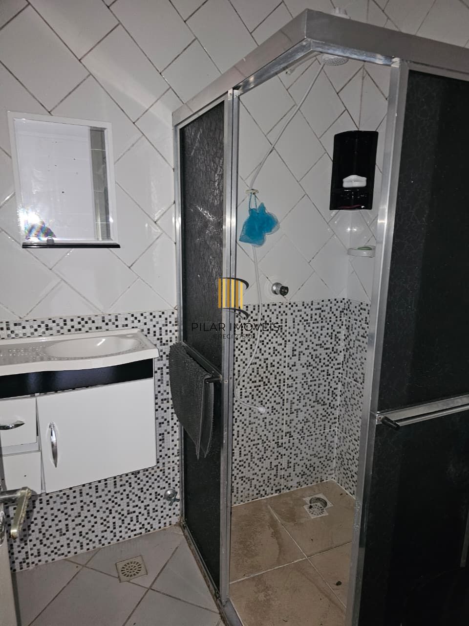 Casa 2 dormitórios no bairro Hípica