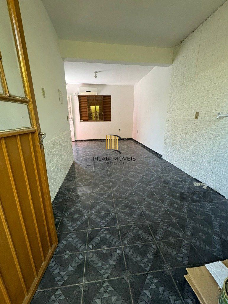 Casa de Condomínio 1 dormitório no bairro Camaquã