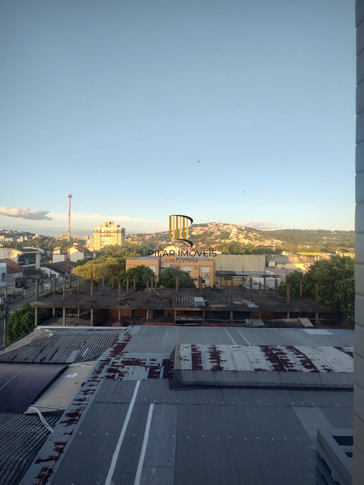 Apartamento 2 dormitórios com suíte e 2 vagas no Bairro Tristeza.