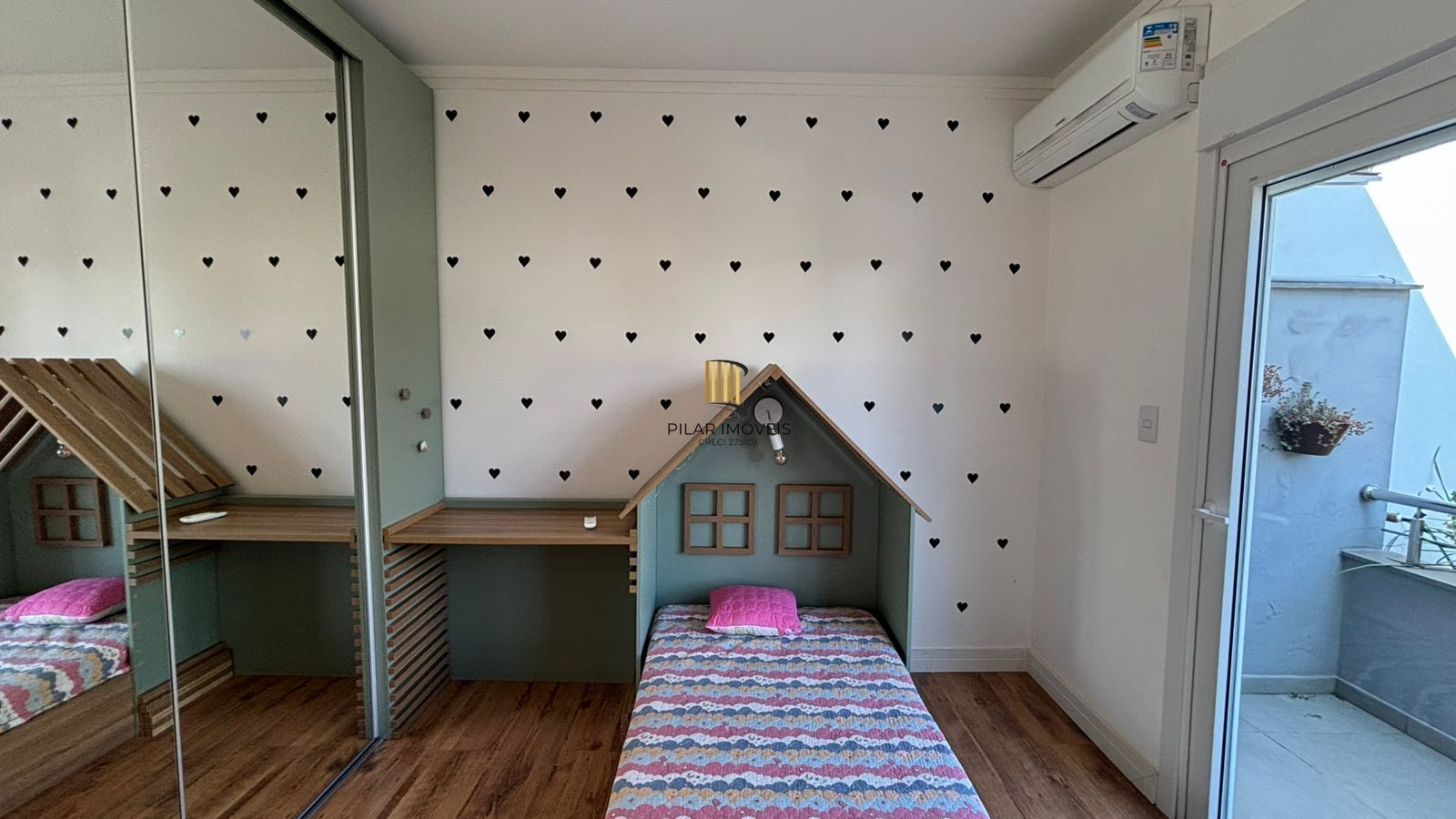 Casa 3 dormitórios no bairro Hípica