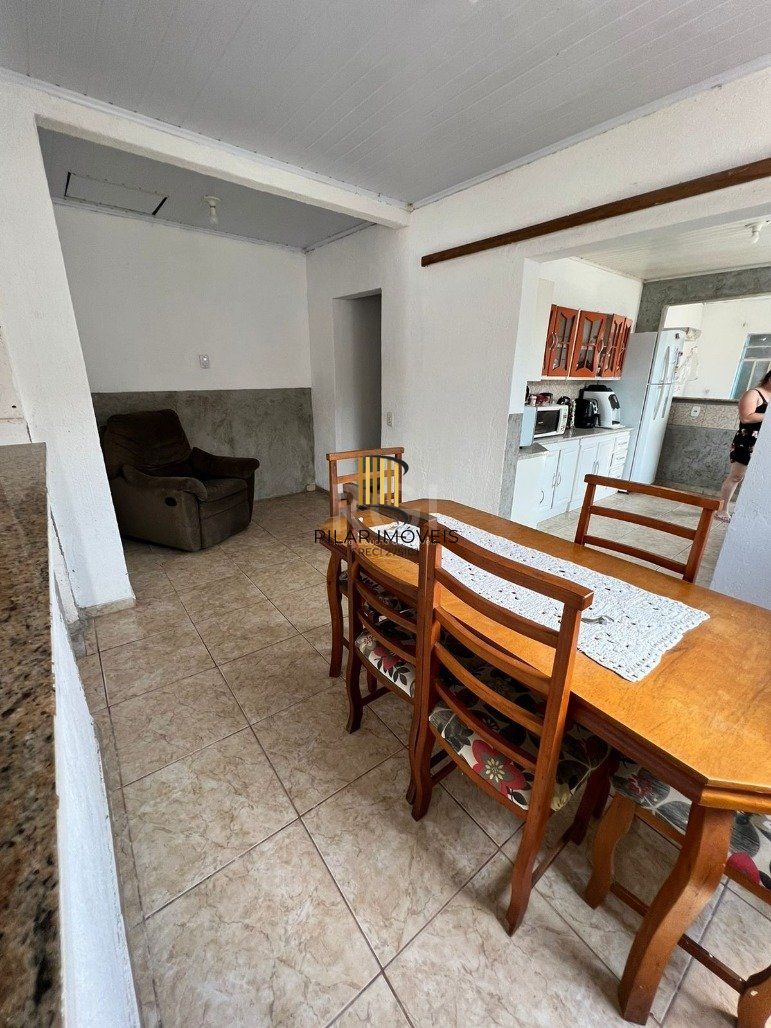 Casa 4 Dormitório(s) Bairro Hípica